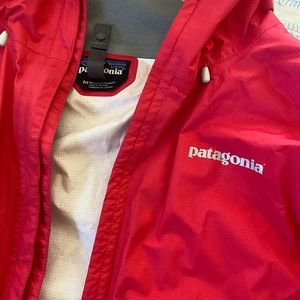 Patagonia rain jacket medium